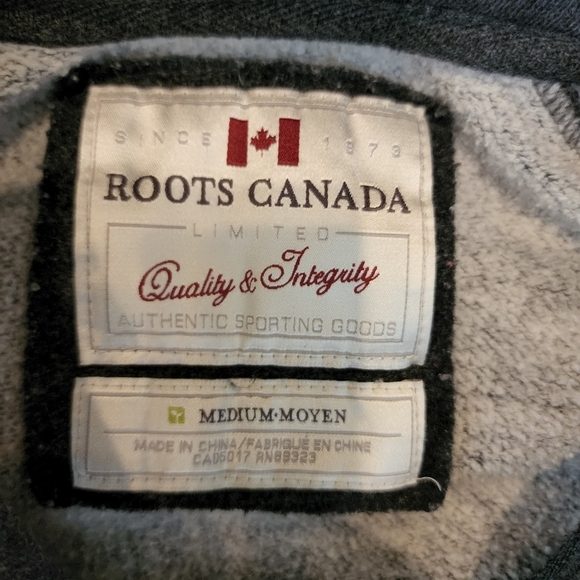 Roots Canada button down sweatshirt - Picture 4 of 16